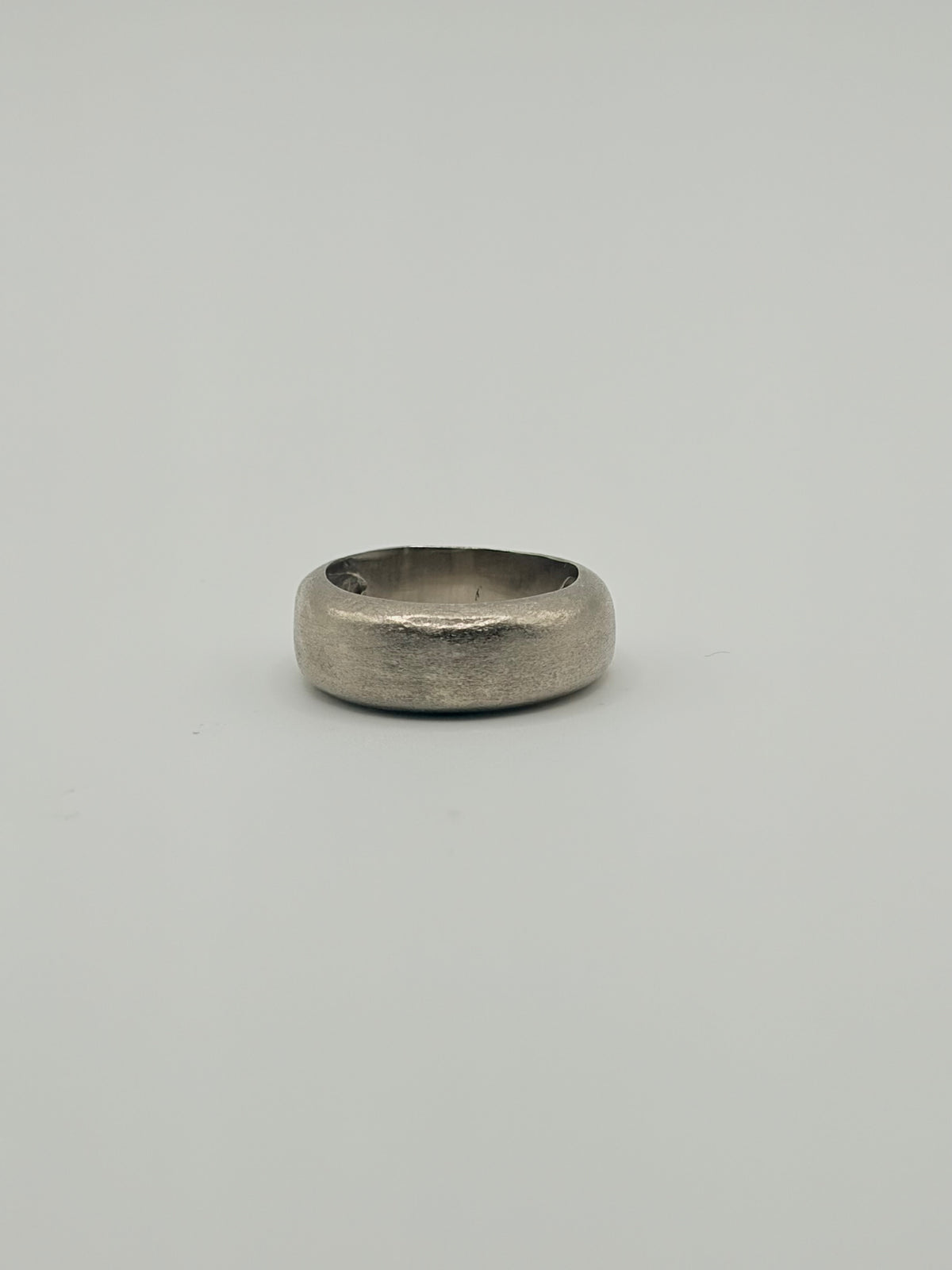 Simple Band – 10K White Gold Ring | Maltka