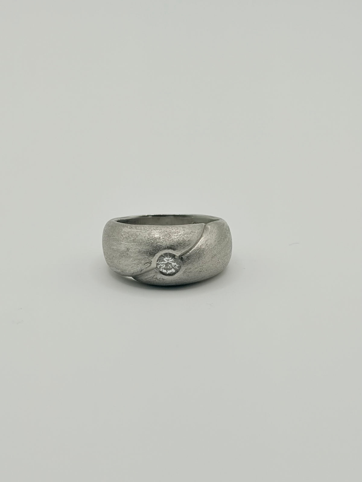 Core Ring – Platinum 900 Diamond Ring | Maltka